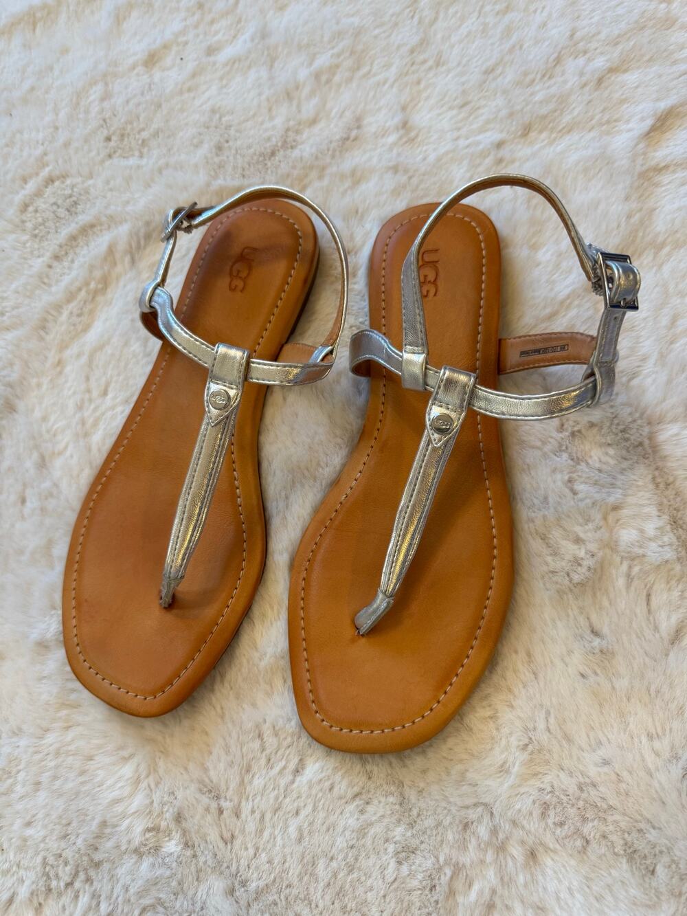 UGG Madeena Silver T-Strap Sandals Women’s size 9